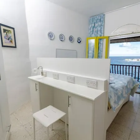 Romantic Town House W/seaview From The Bed